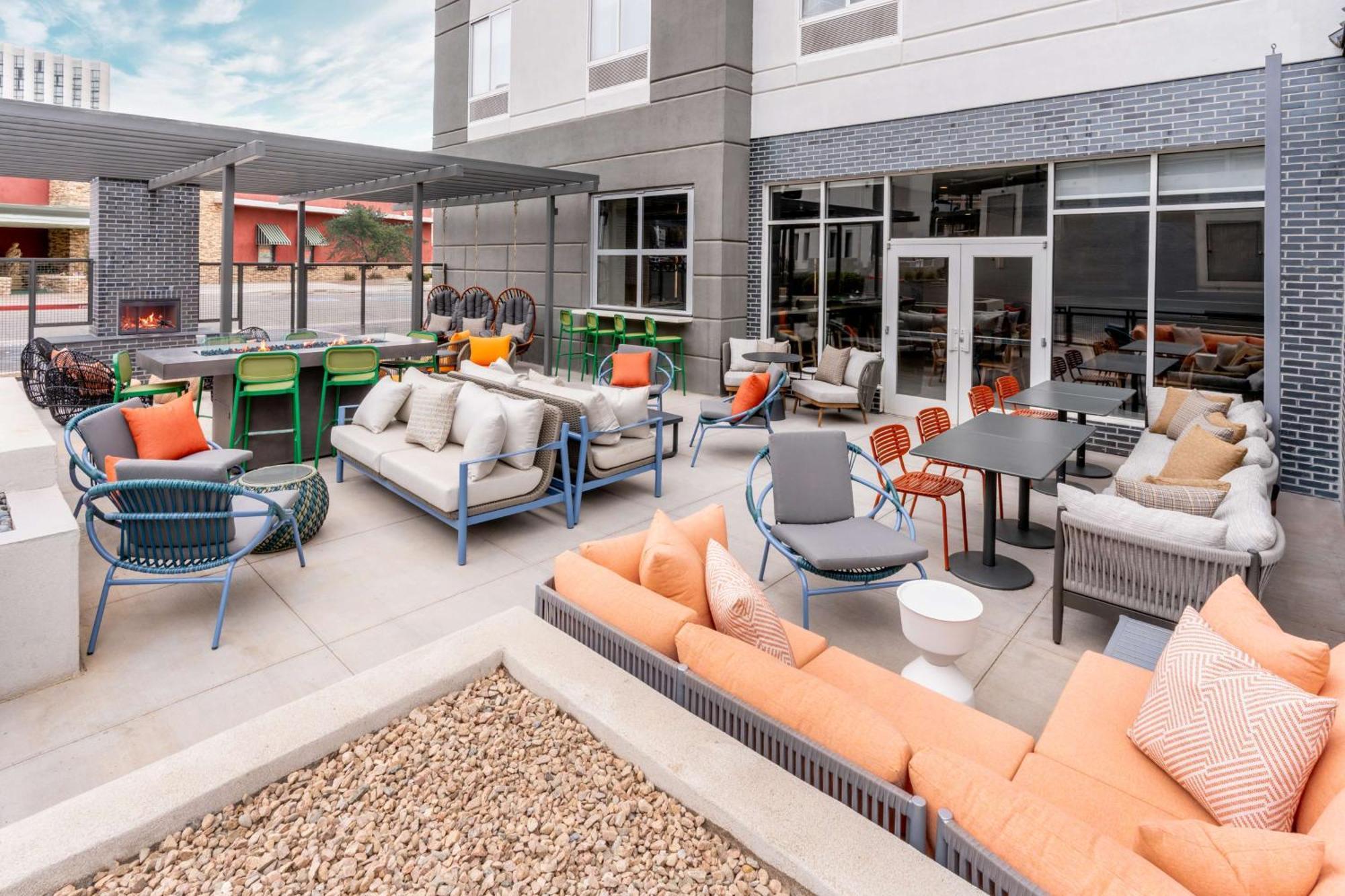 Hilton Garden Inn Albuquerque Uptown Exterior photo
